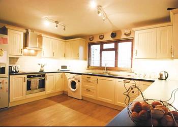 Rhiw-Y-Gog Lodge is located in Rhayader