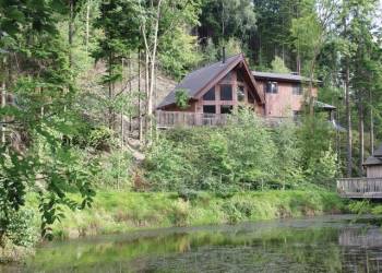 Click here for more about Niagra Lodge