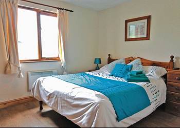 Rhiw-Y-Gog Lodge is in Rhayader, Powys