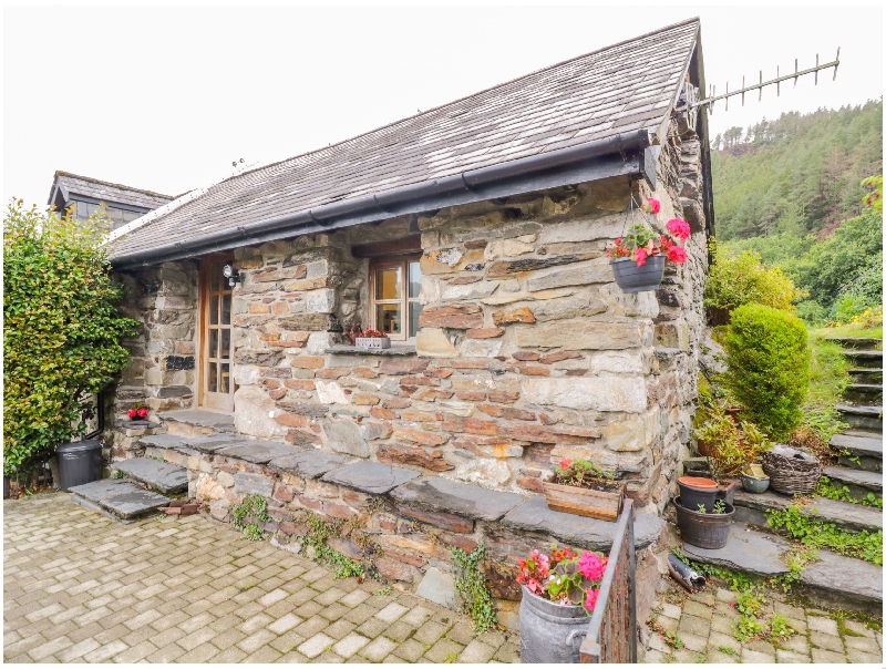 Short Break Holidays - Yr Hen Eil